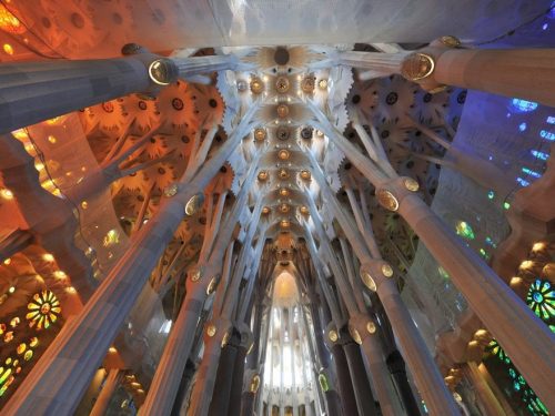Sagrada-Familia-interior-ceiling-seen-from-below-1000×660