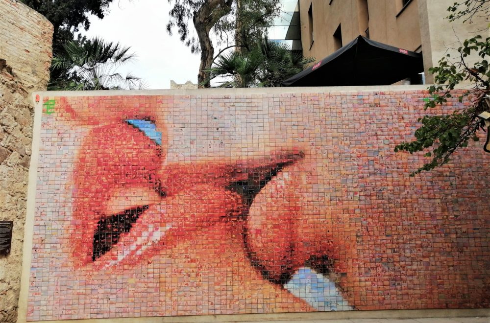 The Kiss mural on the Barcelona traditions walking tour (1) (1)