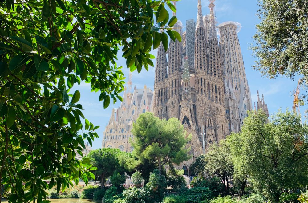 Sagrada Familia exterior with greenery