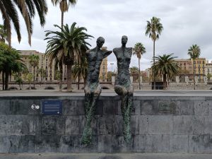 statue of a couple (1)