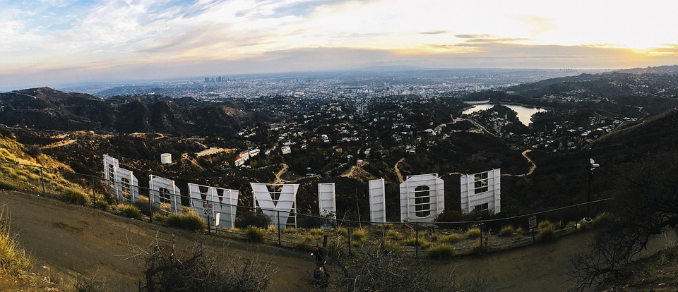 hollywood sign backwards 2