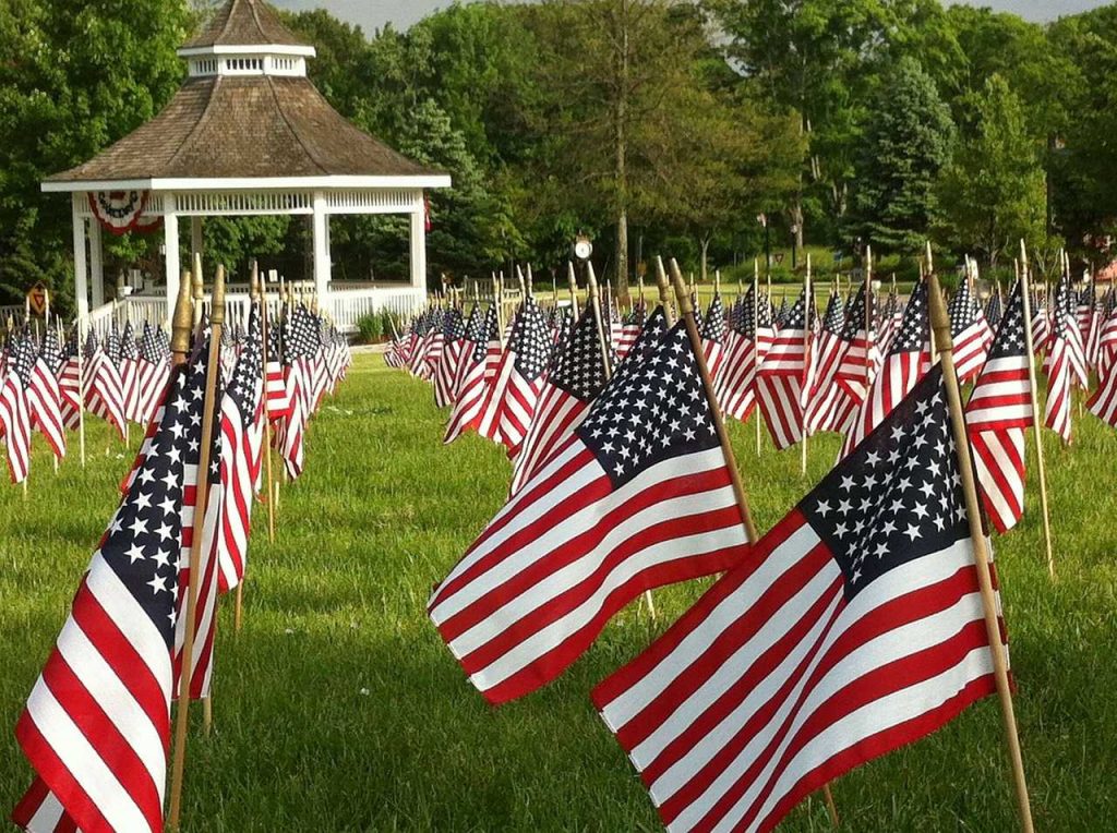 https://pixabay.com/en/flags-american-memorial-day-freedom-292774/