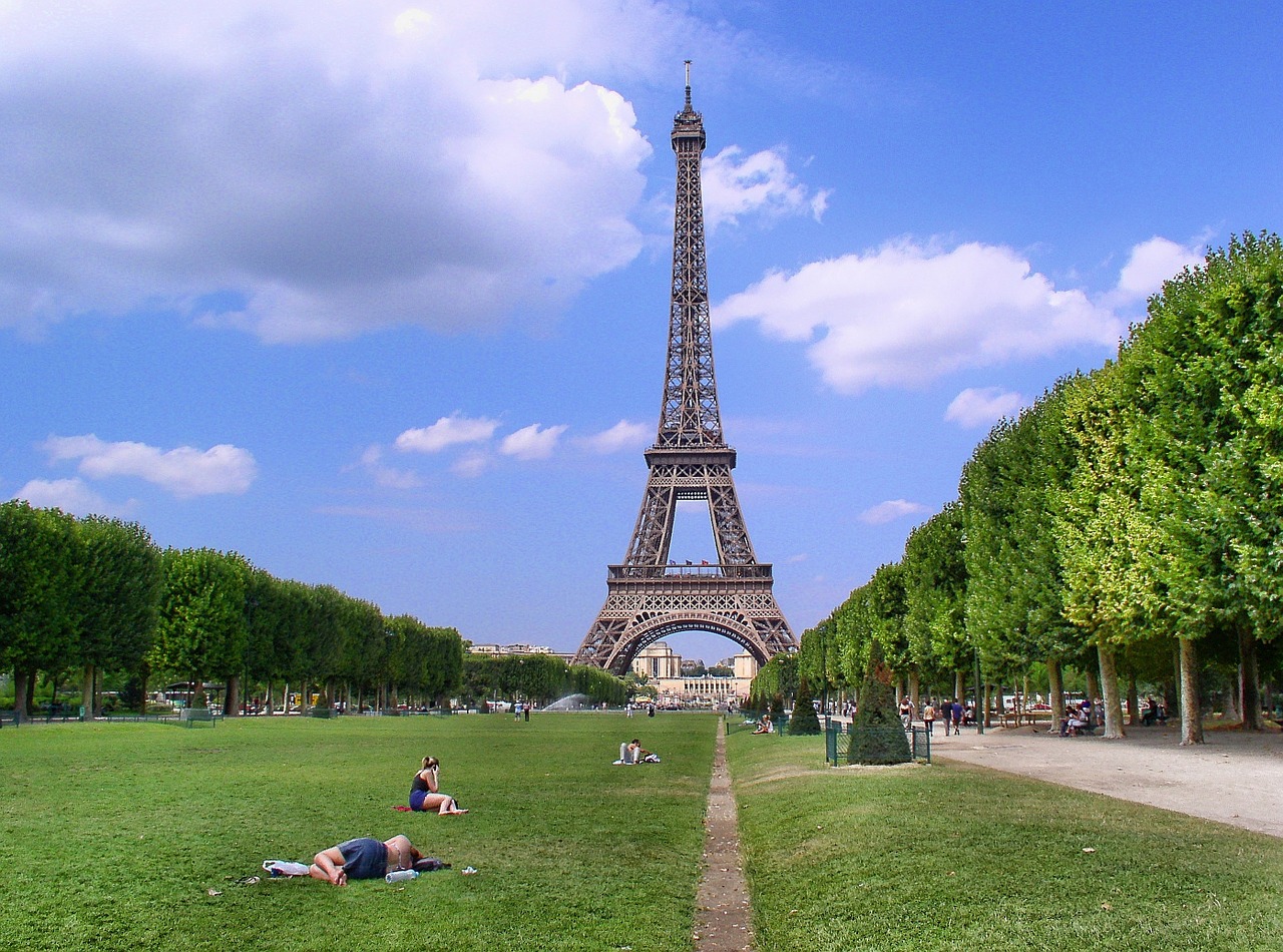 Eiffel Tower field in front with people