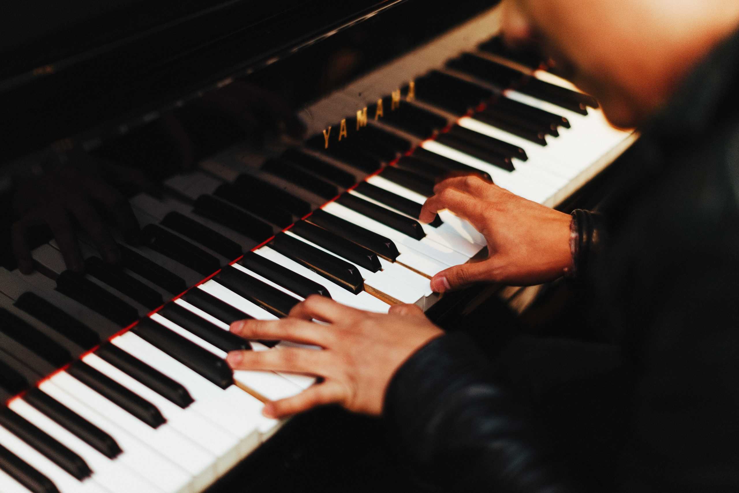 Person playing the piano