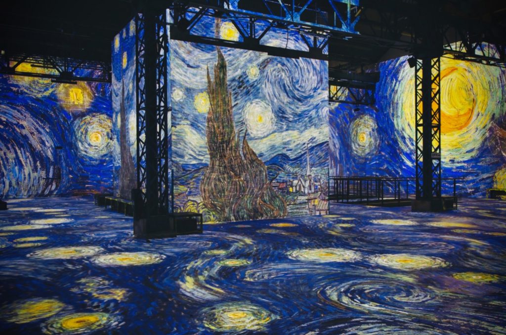 Van Gogh's Starry Night displayed on the walls of L'Atelier des Lumieres