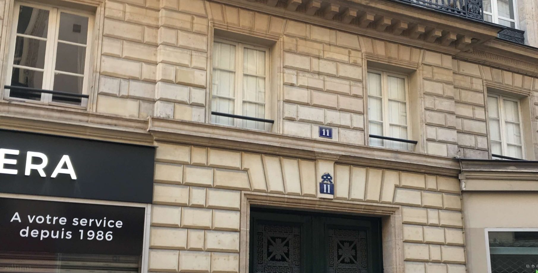 space invader mosaic found in Paris