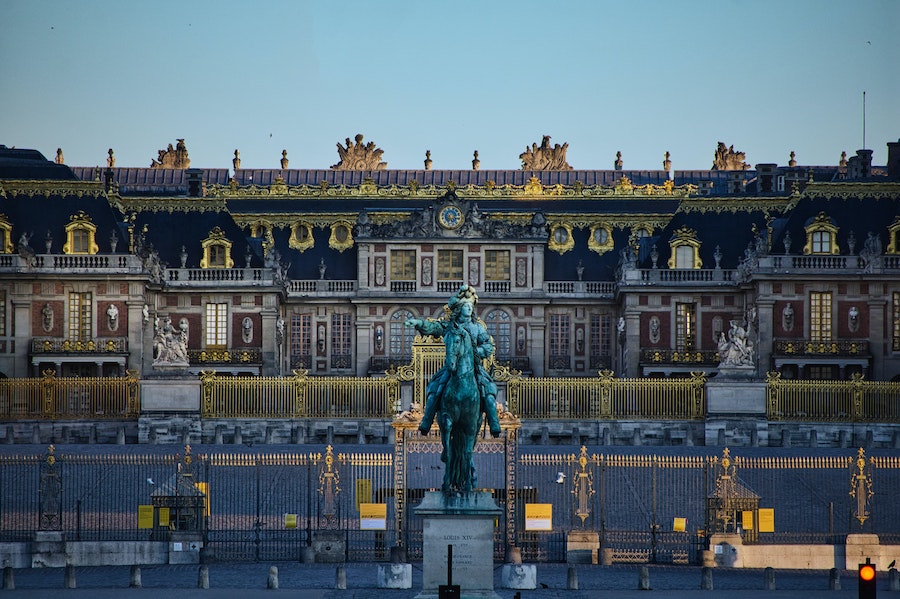 Versailles: statues of louis xiv