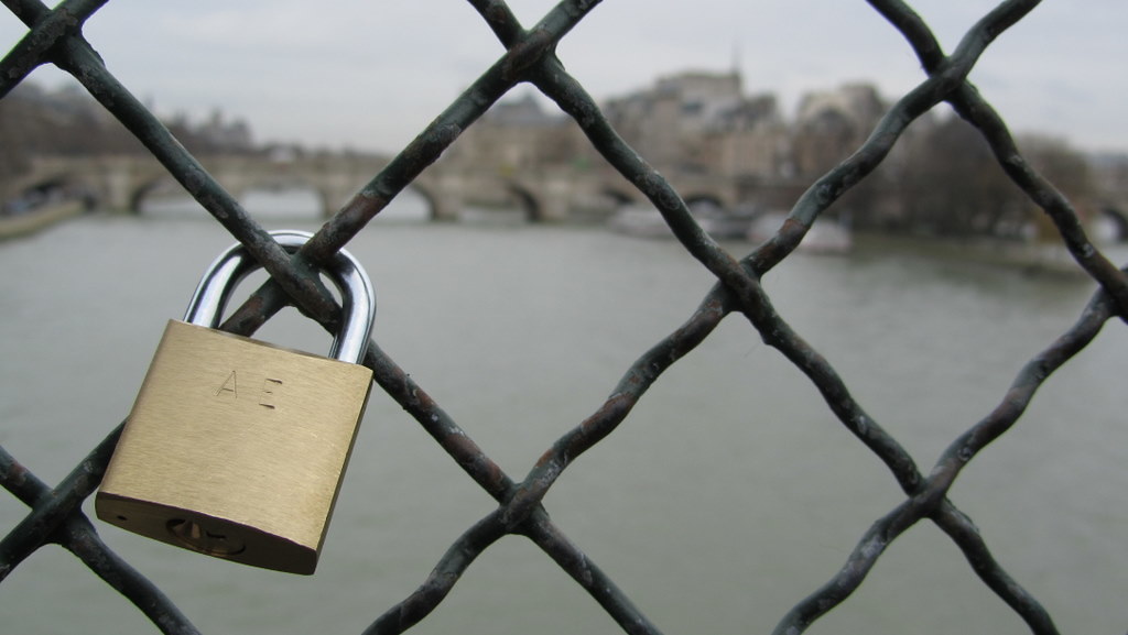 Paris Takes Down Love Locks, Jinxes Thousands of Relationships