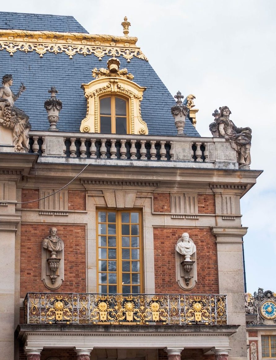 versailles - side of palace