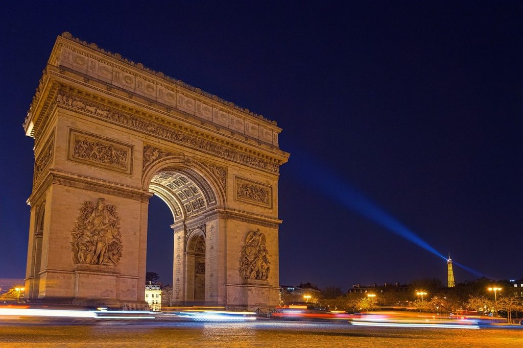 Arc de Triomphe in Paris at night