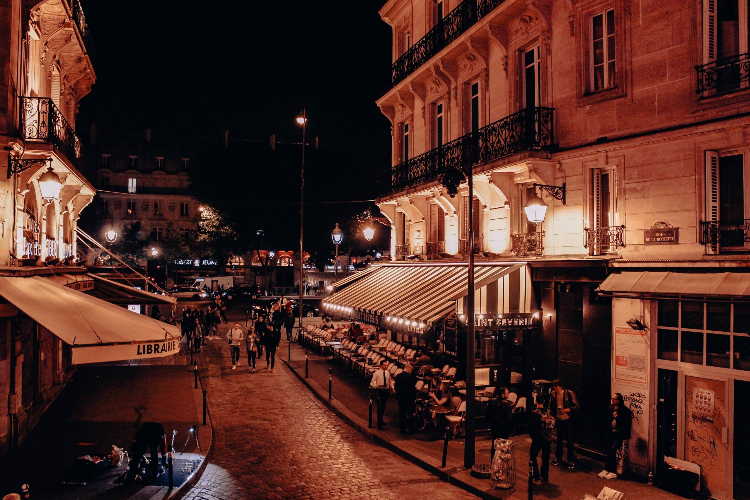 Quartier Latin i Paris på natten