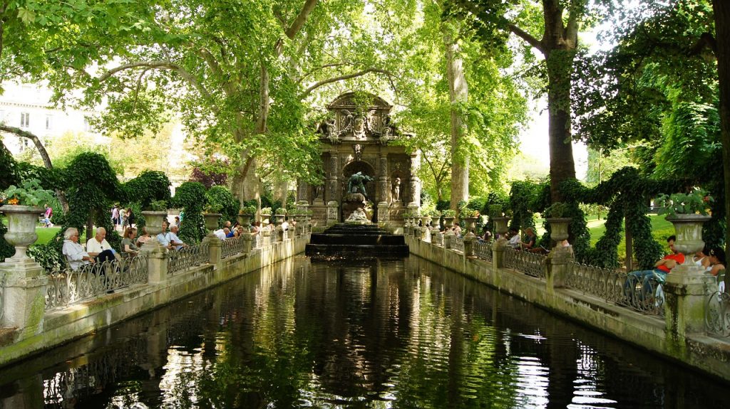 Medici Fountain in Luxembourg Gardens for Paris city tour