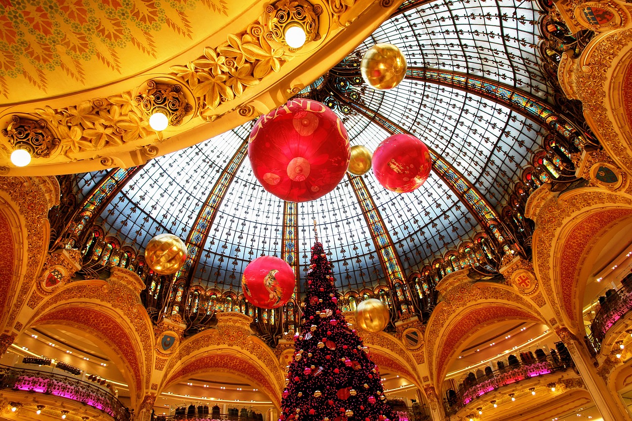 Christmas tree at Galeries Lafayette on the first floor