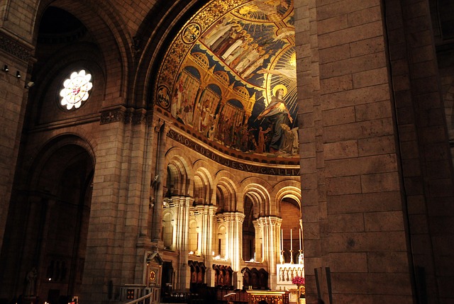 A glimpse inside the Sacré-Cœur