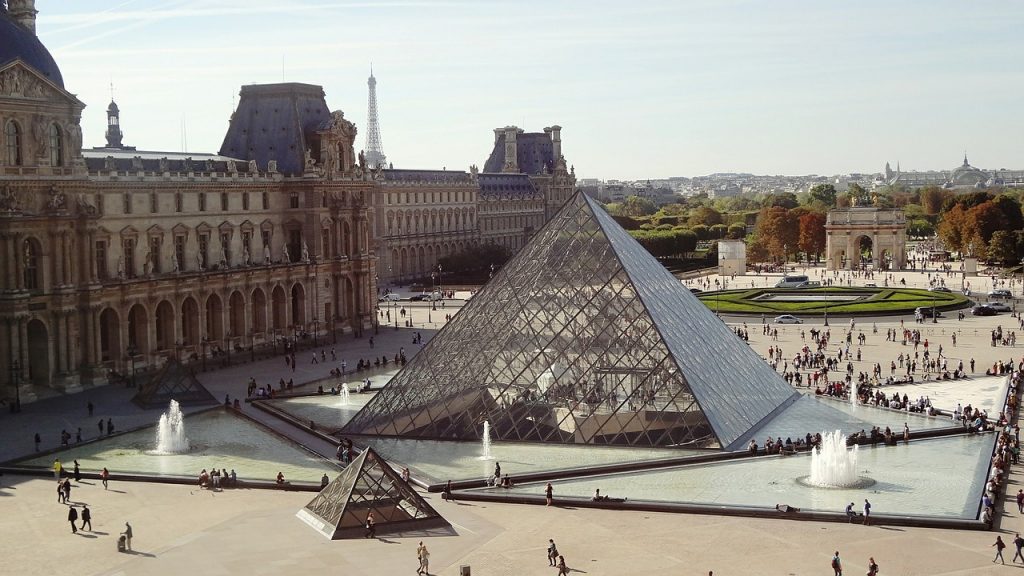 Louvre pyramid with fountain