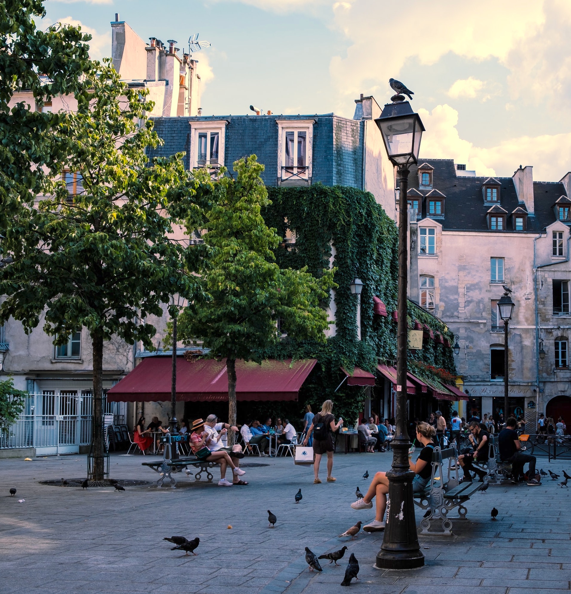 Rue des Rosiers in Paris