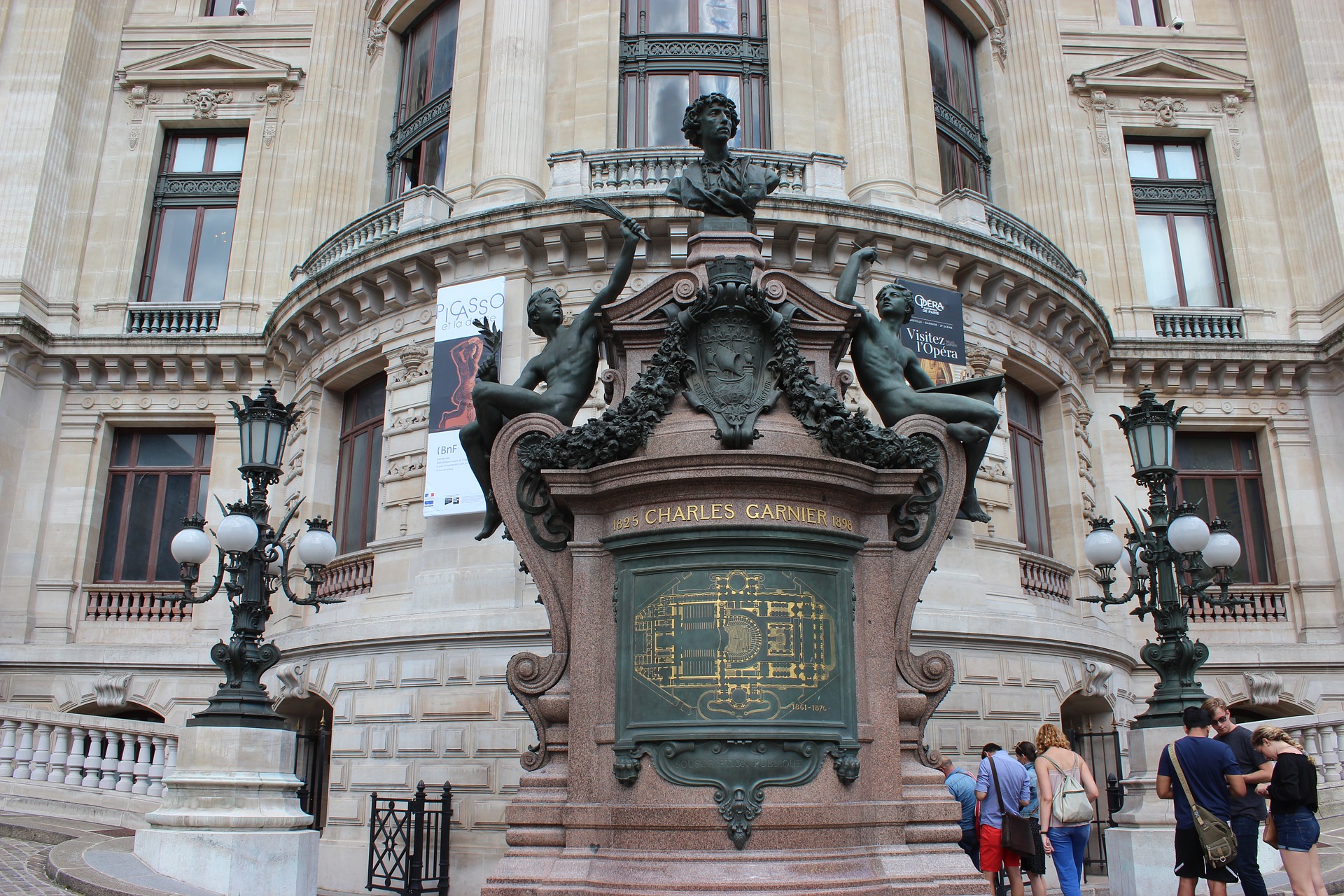 opera de garnier tour Closeup of the Palais Garnier in Paris