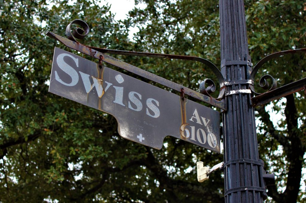 Swiss Avenue sign