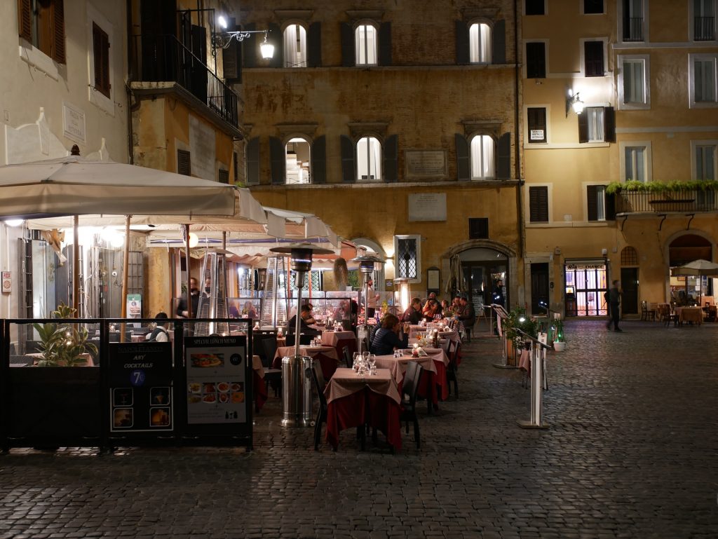 Eating in Rome outdoors