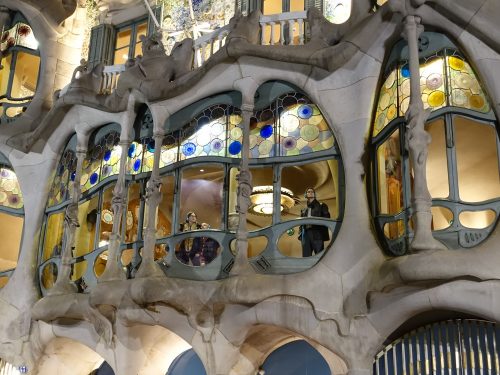 Paseo de Gracia in Barcelona - Visit One of Spain's Most Expensive Streets  – Go Guides