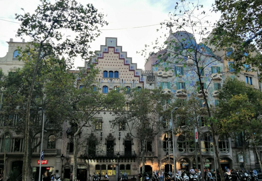 A Walk Down the Passeig de Gràcia: Everything to See and Do