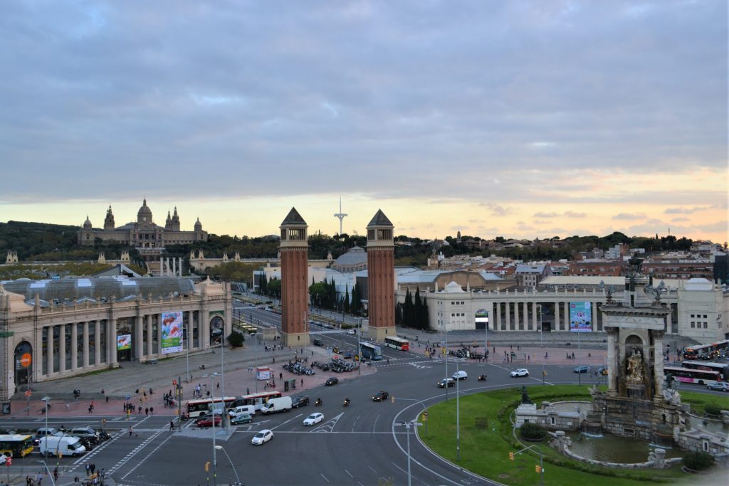 Las Arenas Shopping Center