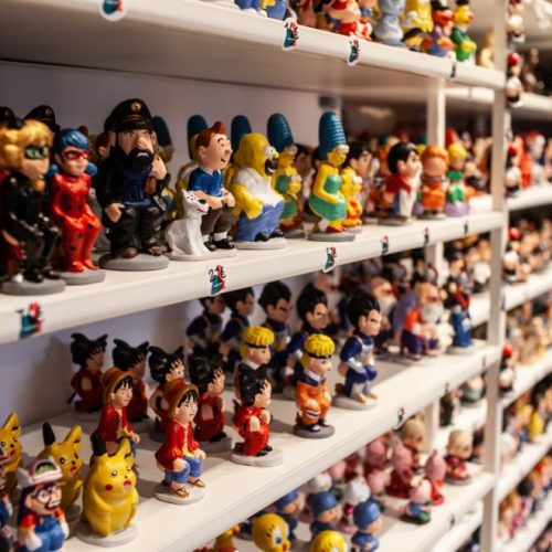 Statues at the caganer shop
