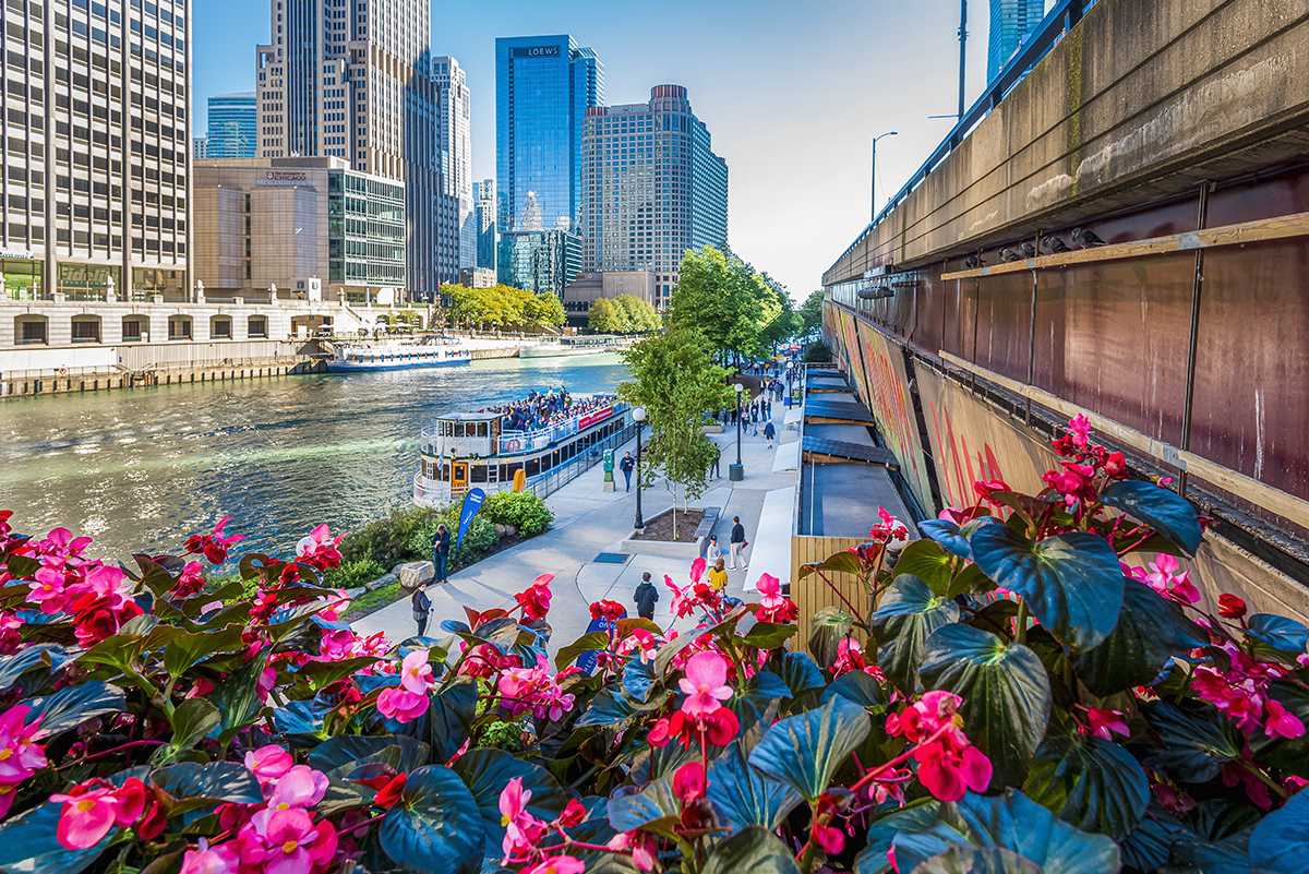 Float Down The Chicago River This Weekend At The City's First Summer Float  Party
