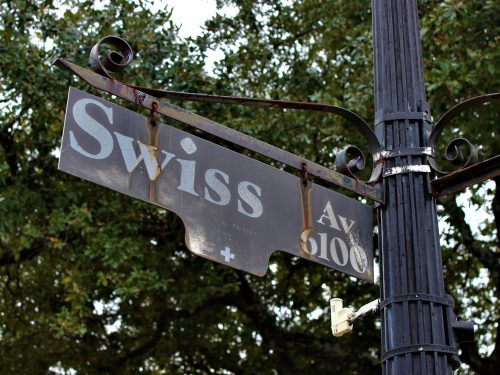 Swiss Avenue sign