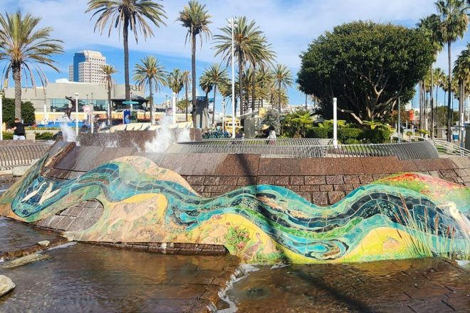 Long Beach Aquarium Fountain