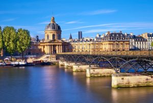 Pont des Arts bridge over the Seine leading to the Institut de France (1)