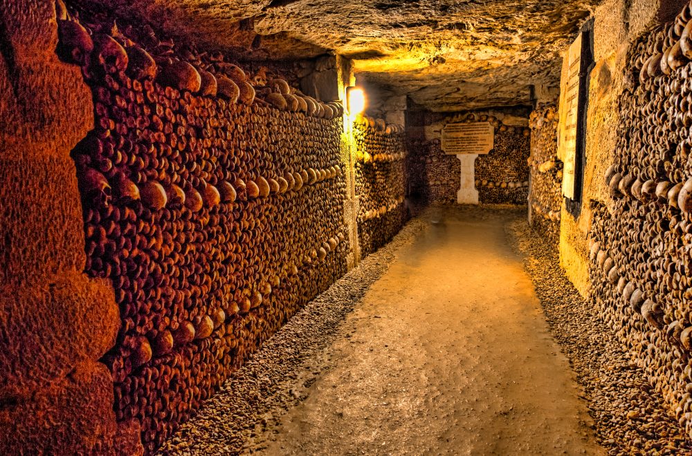 Paris-Catacombs-Dead-4