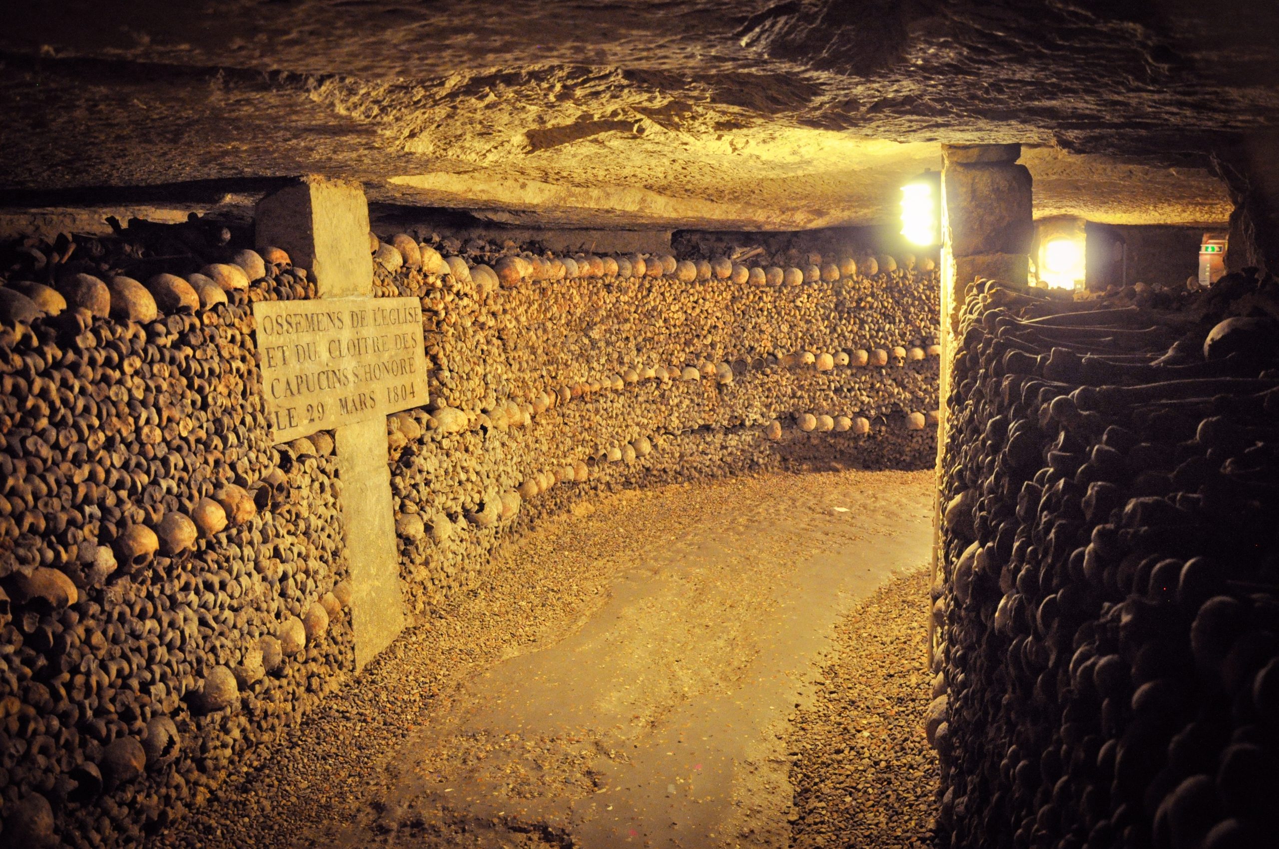 catacombs france tour