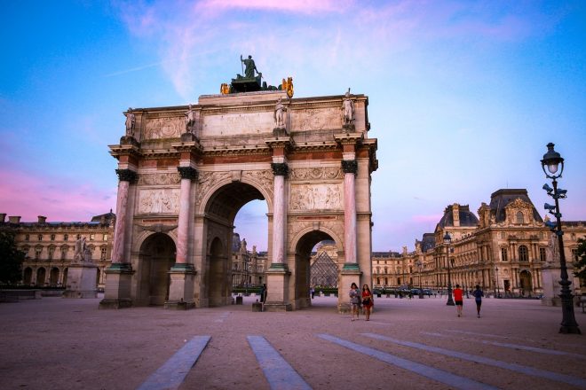 Arc de Triomphe de Carrousel is not the Arc de Triomphe