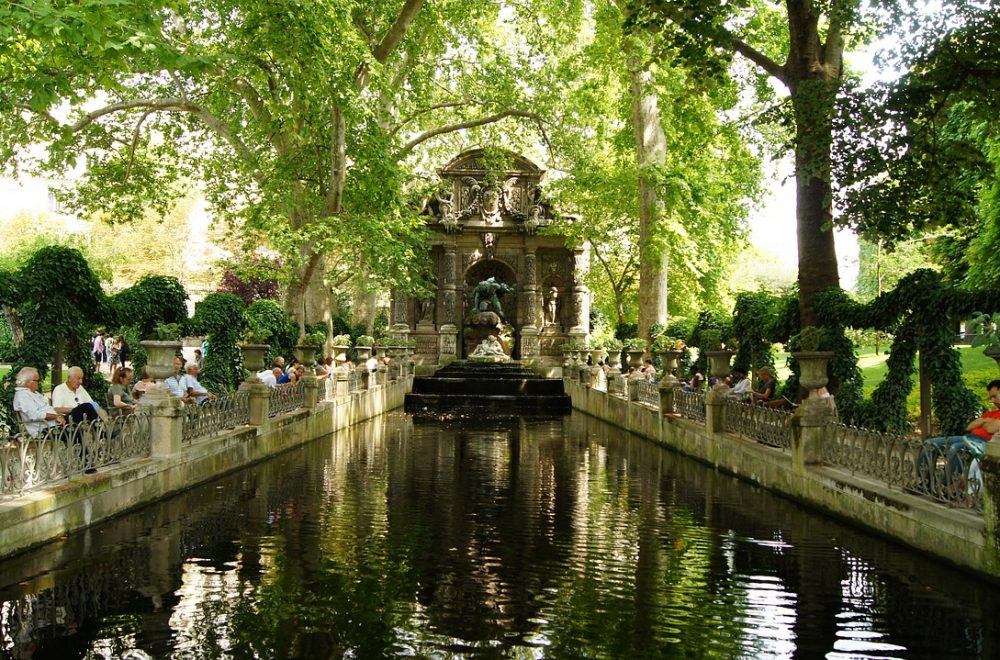 Medici Fountain in Luxembourg Gardens for Paris city tour