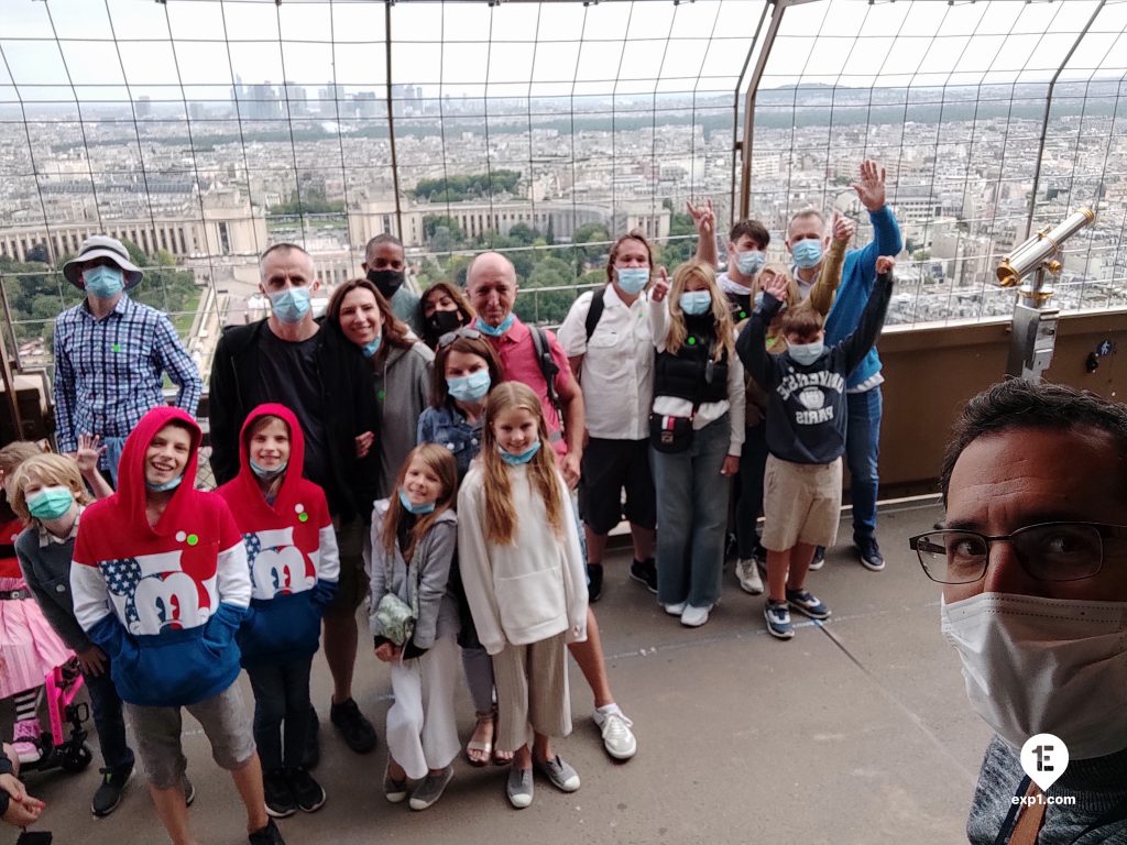 Group photo Eiffel Tower Tour on 16 July 2021 with David