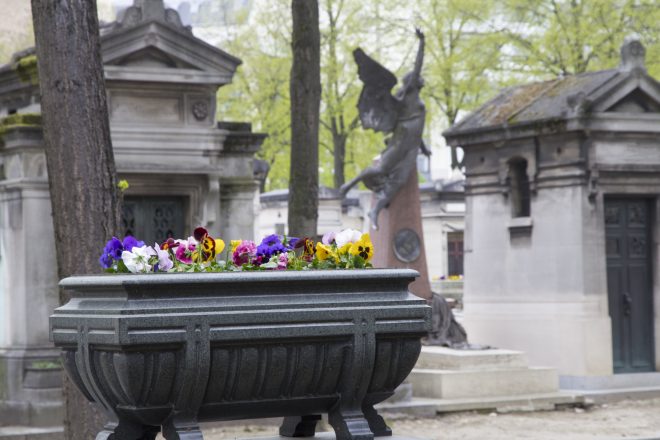 Montparnasse Cemetery flowers