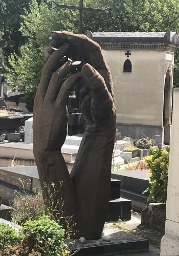 montparnasse cemetery hands sculpture
