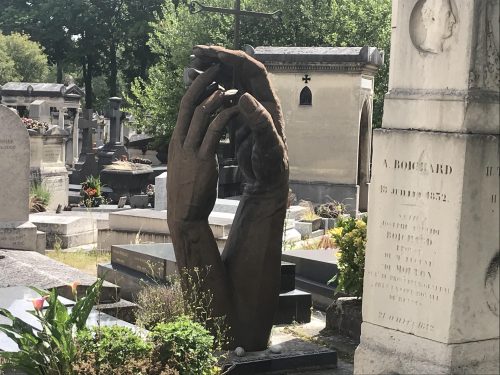 montparnasse cemetery hands sculpture