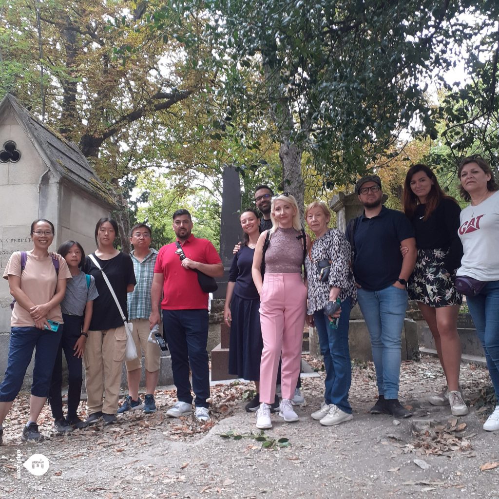 Group photo Pere Lachaise Cemetery Walking Tour: Scandals and Love Affairs on 4 August 2022 with Monika