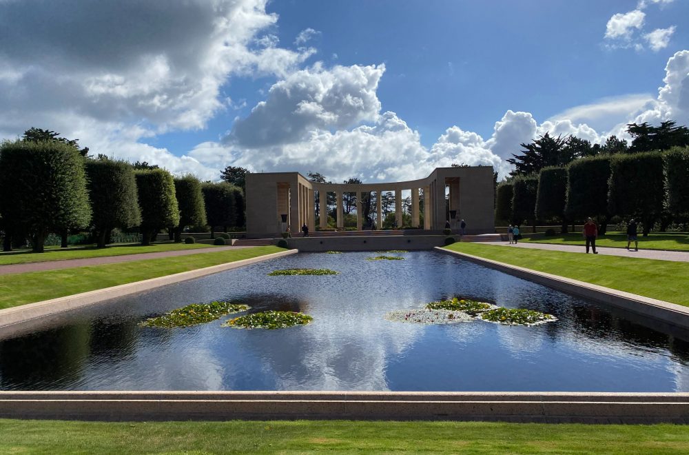 Memorial_at_Normandy_American_Cemetery