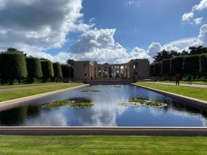 Memorial_at_Normandy_American_Cemetery