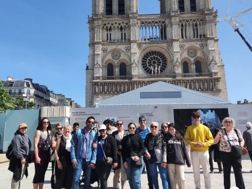03May-Notre-Dame-Outdoor-Walking-Tour-With-Crypt-Monika-Pawelczyk1.jpg