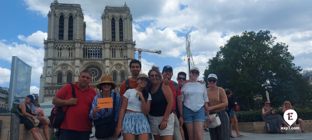 Group photo Notre Dame Outdoor Walking Tour With Crypt on Jul 8, 2023 with Adriana