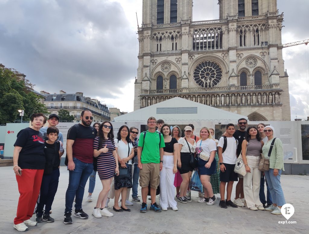 Group photo Notre Dame Outdoor Walking Tour With Crypt on Jul 13, 2023 with Monika