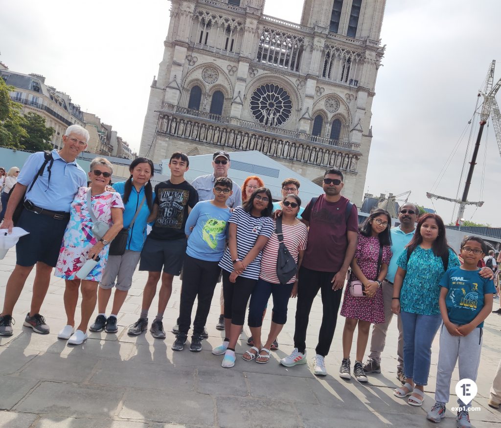Group photo Notre Dame Outdoor Walking Tour With Crypt on Jul 22, 2023 with Monika