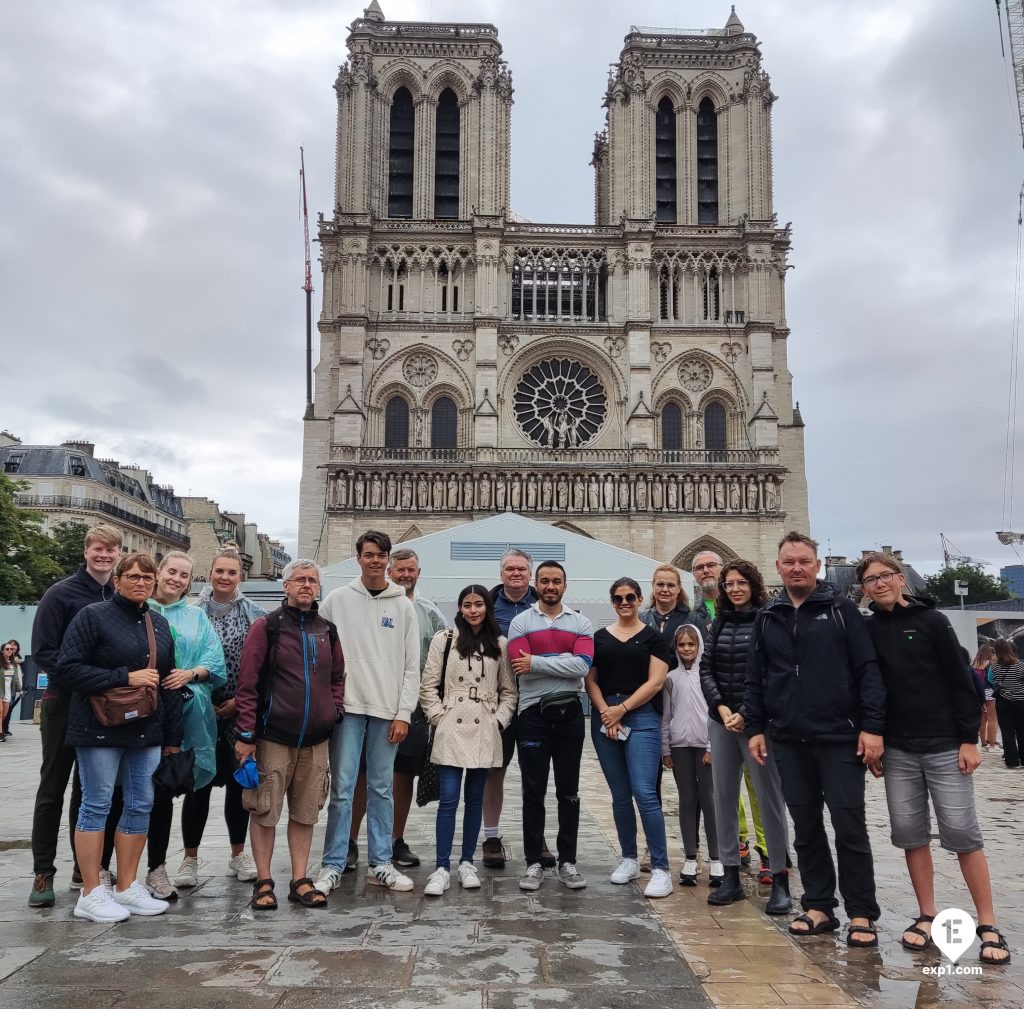 Group photo Notre Dame Outdoor Walking Tour With Crypt on Jul 25, 2023 with Monika