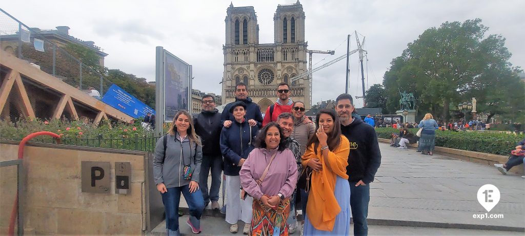 Group photo Notre Dame Outdoor Walking Tour With Crypt on Aug 5, 2023 with Adriana