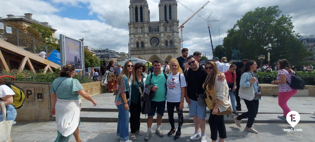 Group photo Notre Dame Outdoor Walking Tour With Crypt on Aug 8, 2023 with Adriana