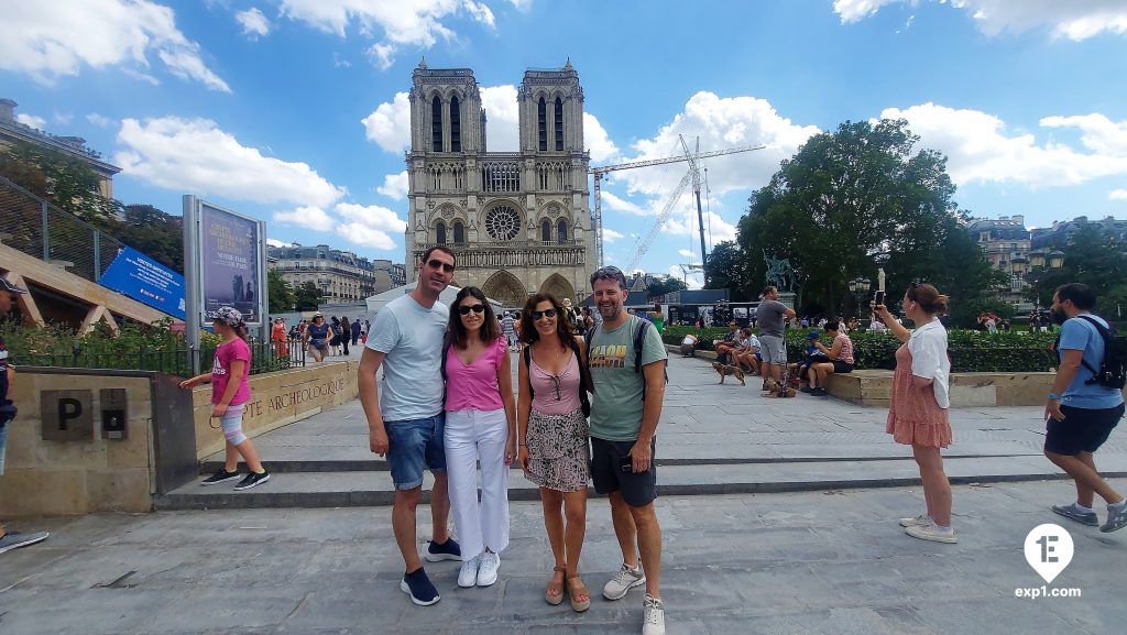 Group photo Notre Dame Outdoor Walking Tour With Crypt on Aug 20, 2023 with Adriana